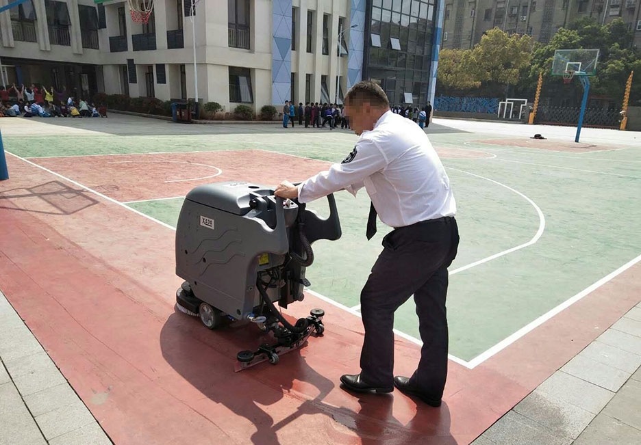 江西大型清潔設(shè)備多功能洗地機(jī)和電動(dòng)<a href=http://m.banehtakhane.com target=_blank class=infotextkey>掃地車(chē)生產(chǎn)廠</a>